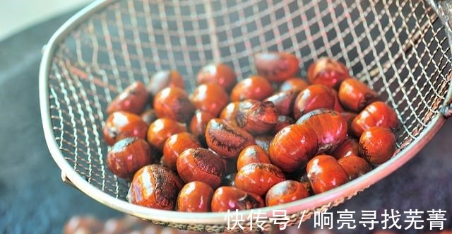 金秋逛农村大集,大葱白菜萝卜土豆热销,山货也很多!