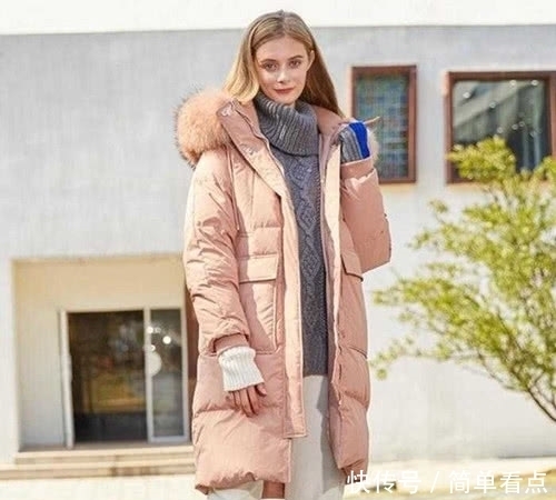 减龄|今年女人穿羽绒服,尝试这4种搭配,清新减龄又很洋气