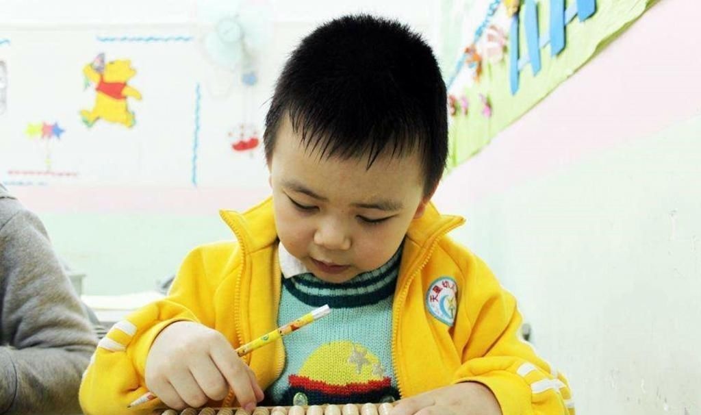 兴趣班|李玫瑾孩子6岁前这三种“兴趣班”没必要报,没啥用白交智商税