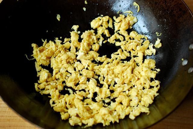 用白菜做馅儿，放盐杀就错了！跟我这样做，不用挤水不出汤，鲜美