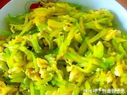 女性想要皮肤好,要坚持吃三种食物,美白护肤,滋润身体