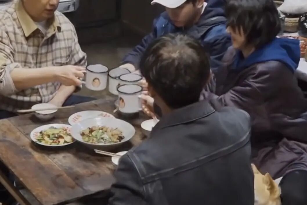 47歲何炅顏值翻車？頭部禿頂狀態差，不老男神真的老了嗎？