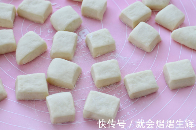 馒头不蒸了,用平底锅就能做,外脆内软奶香浓郁,一口一个真过瘾