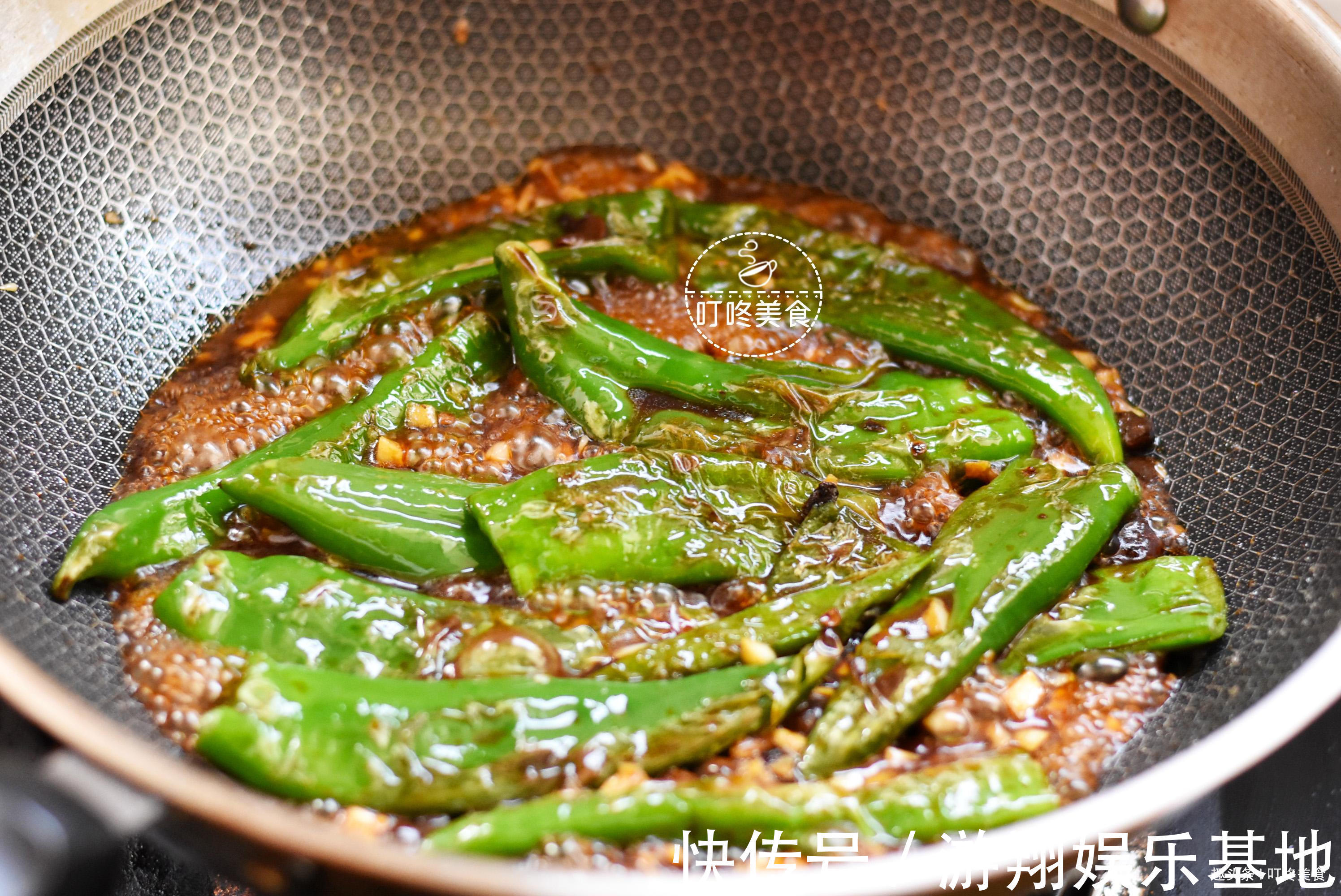 做虎皮青椒时，不起皮不入味原来第一步就错了，教你正确做法