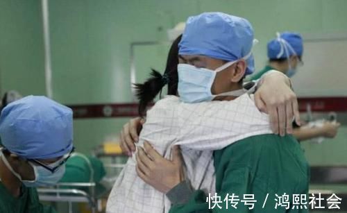 分娩|“最怂丈夫”走红，陪产时紧闭双眼碎碎念，媳妇：生完孩子就揍你