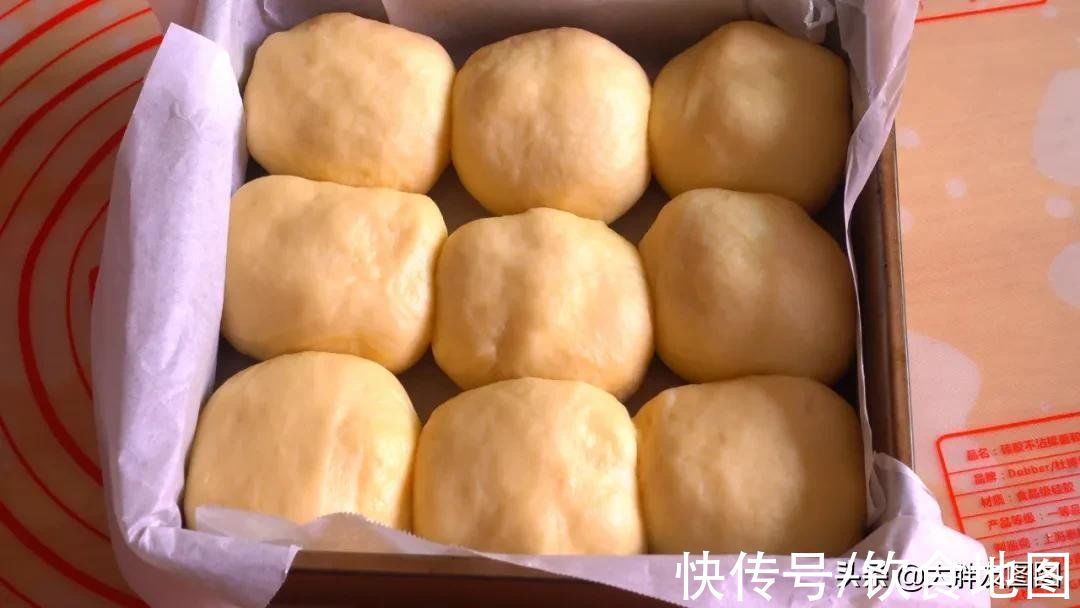 如棉花般柔软，软到让人不知所措的糖心小面包，撕开之后馋哭