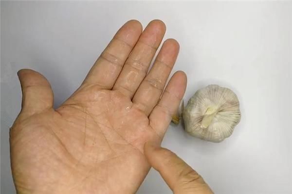 异味|把花露水涂在脚底下，10个人9个人不知道有啥用，效果真不错