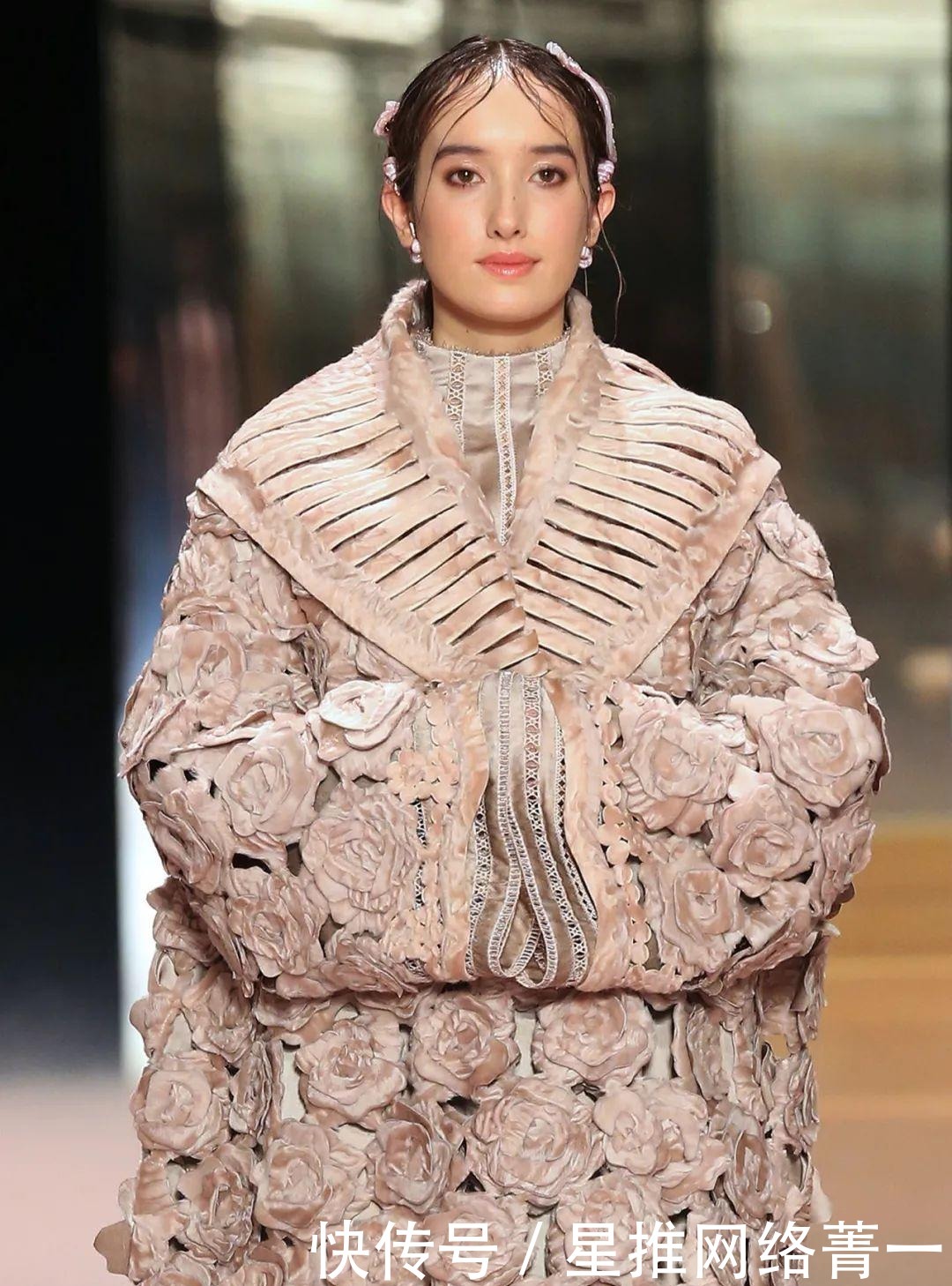 jones|黛米·摩尔走秀的FENDI2021高定秀,她们为艺术站台