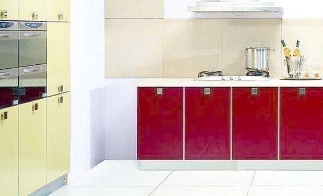 实用|头一次见师傅这么装厨房橱柜,聪明人都会装这种,太实用了