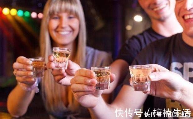 心脑血管|每天喝三两白酒的人，和滴酒不沾的人，哪一个人身体更健康？
