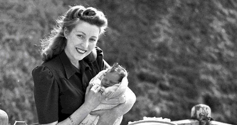 记忆|维拉·林恩夫人去世,享年103岁——照片中的记忆