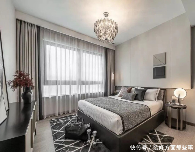 四居室|120平现代风四居室,定制柜子不仅收纳有序还是家中独特的装饰