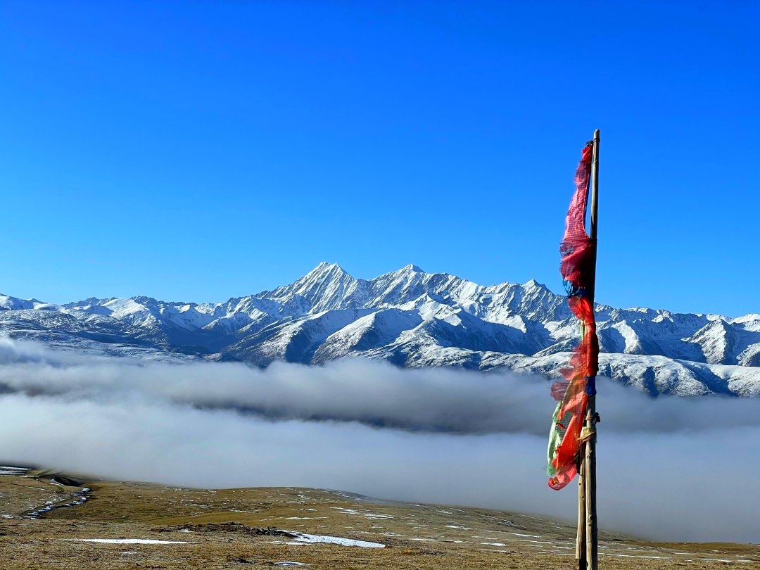 雪线|一睹甘孜县小众雪山美颜，感受这连接天地的诗意