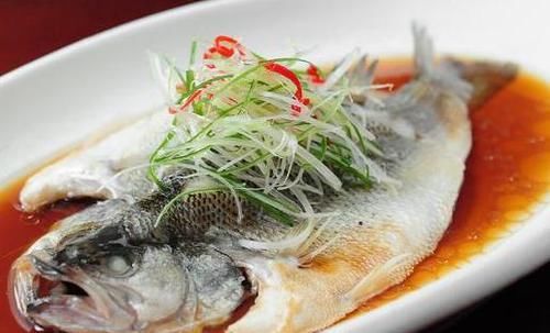 保存活鱼，别再直接放冰箱了，学会2个妙招，吃着跟新鲜的一样