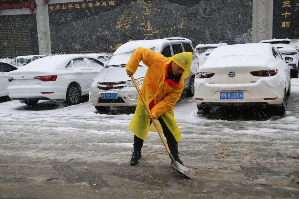 人心|除雪送姜汤，寒冬暖人心