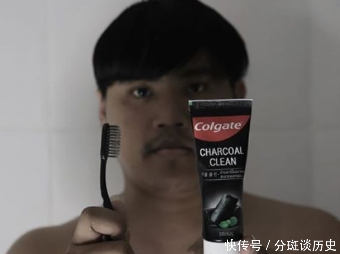 工具|泰国小哥因cos毒液走红,看到“廉价”工具,网友:我笑出了鹅叫!