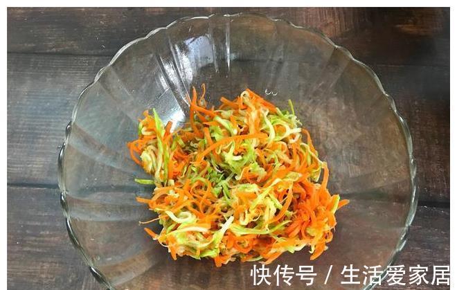 早餐饼|早餐饼最简单的做法,不用揉面,筷子一搅,10分钟解决全家人早