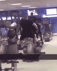 |搞笑GIF趣图:我究竟做错了什么,你要天天来盘我