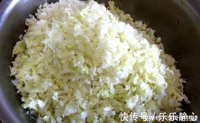 饺子馅|拌饺子馅，很多人都加五香粉，错了！大娘教你这样调馅，饺子更香