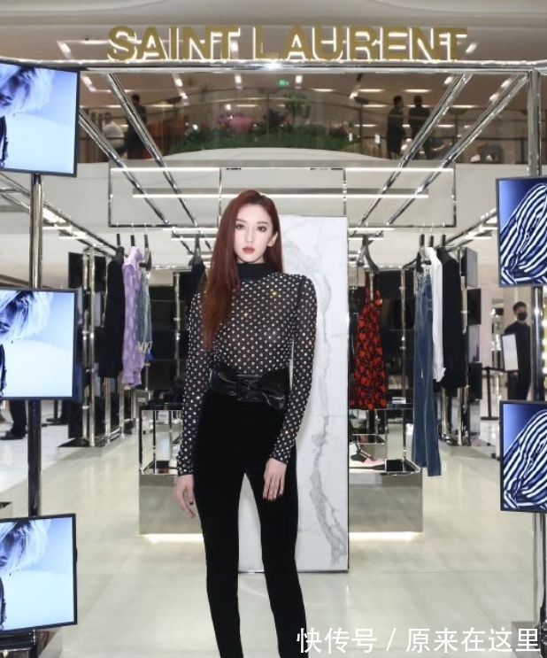 刘令姿路透生图曝光,穿短装清新自然,“芭比腰”像上帝亲手捏!