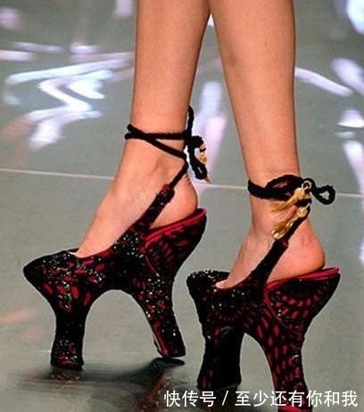 奇葩|穿这样的高跟鞋走在街上确定不会被认成奇葩,外国女星竟然天天穿