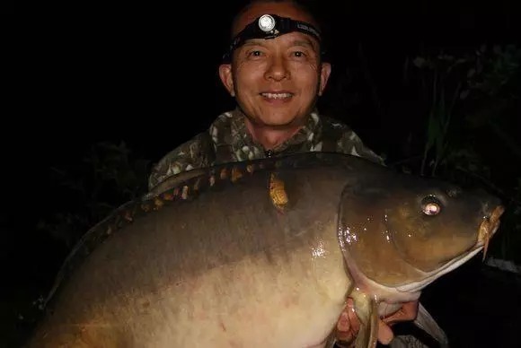 自制爆炸钩饵料,大鱼一个连一个,真过瘾,这也太牛了