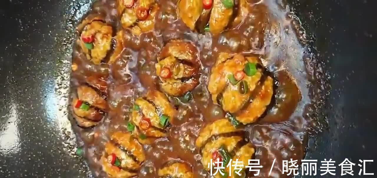 客家茄子酿肉，外焦里嫩咸香微辣，配米饭再好不过啦！