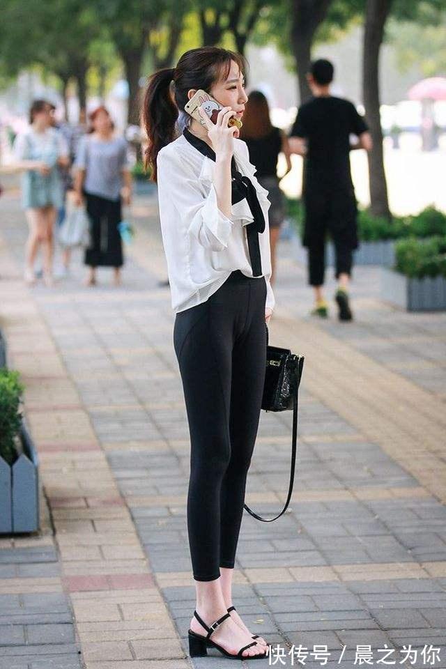 紧身 打底裤有时尚女神的感觉,改善整体曲线,给人一种很随性的感觉