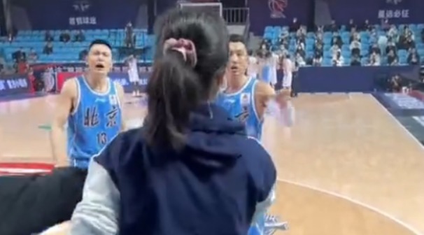 兰音|女记者与首钢球员互喷,又被挖曾对周琦地域黑!周琦要求给予解释