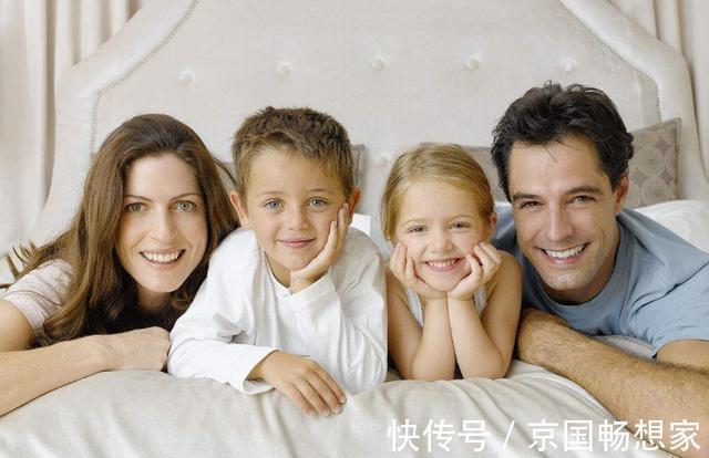 父母|3岁小姐姐帮忙哄双胞胎弟,等来的却是一记耳光,让人心拔凉拔凉