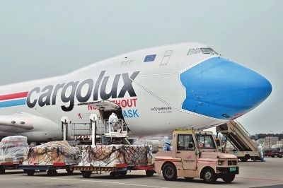 货运量|卢森堡货航飞机“戴”着口罩来了