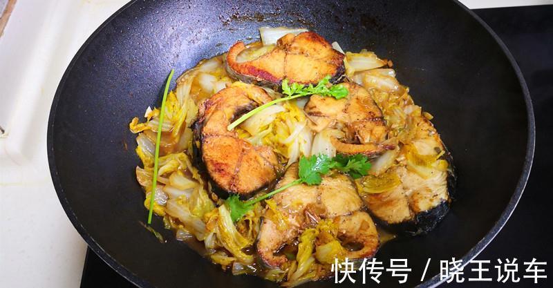 天冷了，多给家人做此鱼吃，刺少肉嫩营养高，和白菜一起炖最香！