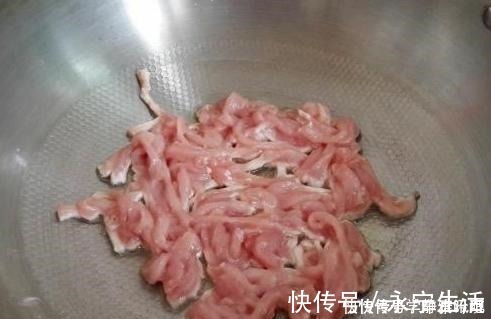 食用盐|炒肉时,别只会用淀粉腌制,牢记这3点,肉质鲜嫩入味不粘锅!
