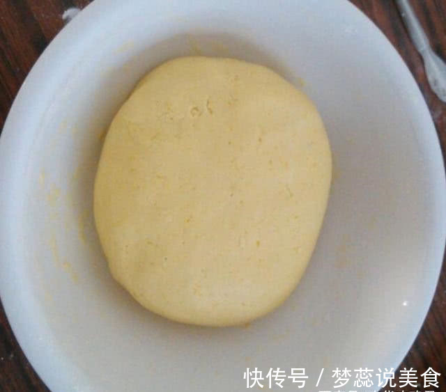 做南瓜饼，不要再用面粉了，用它做，南瓜饼松软可口，还非常香