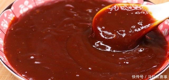 想吃甜面酱不要买,教你在家做,1元成本能做1碗,拌啥都好吃!
