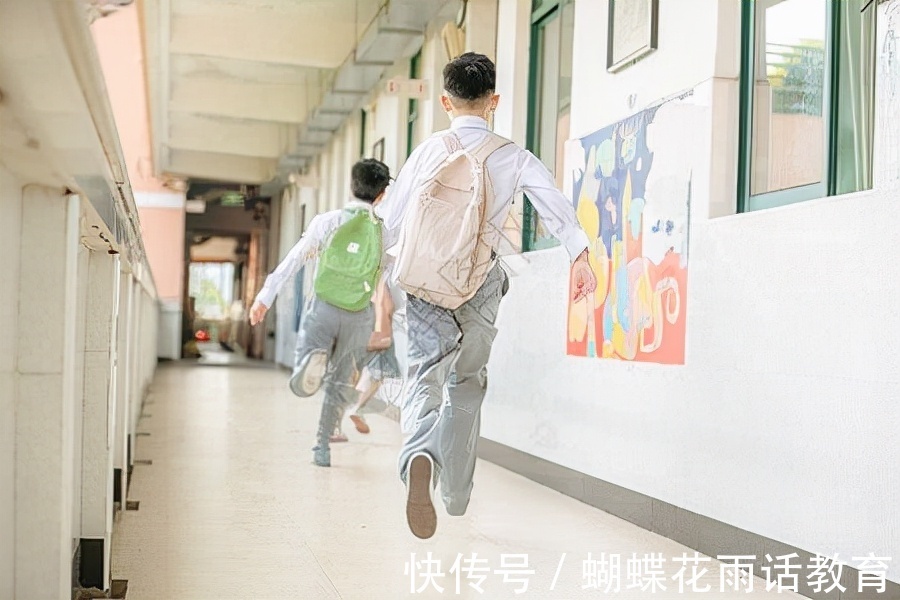 右脚|孩子也没碰,怎么让我赔钱?家长为孩子担责叫屈,而学校却无责任