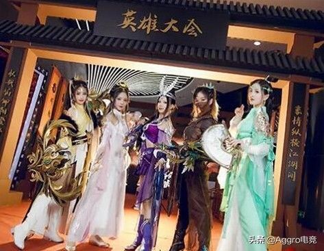 cos|这“漫展”太有排面了,巡演的Coser阵容豪华,还包下黄鹤楼