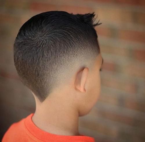 小男孩发型这样剪，真帅气，妈妈们请收藏