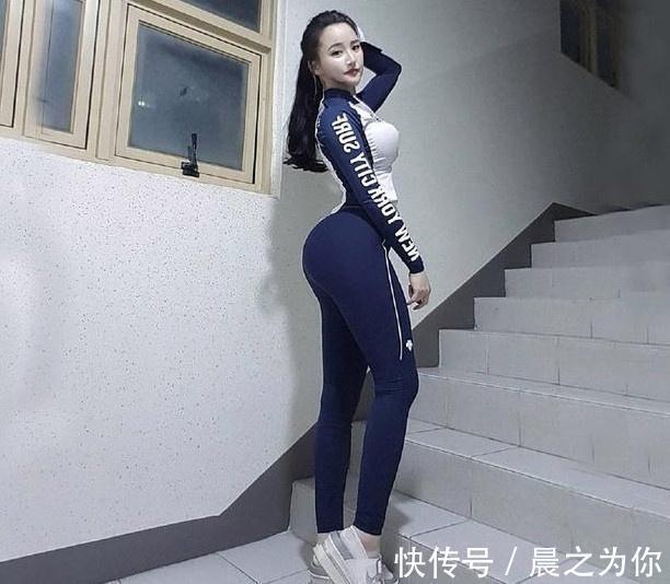 紧身 时尚穿搭:清秀唯美的打底裤美女,映衬女性的优雅气质!