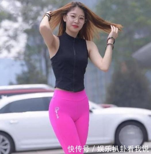防晒 玫红色瑜伽裤搭配无袖短袖,这种穿搭真是绝了!
