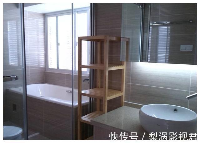 天花板|20W小县城三室二厅装修完毕，40平的大客厅和大露台，被吐槽像KTV