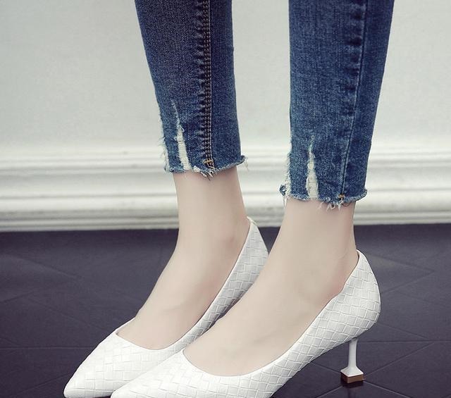 尖头 一双漂亮的脚，一定要有这么一双尖头高跟鞋，来衬托它的美