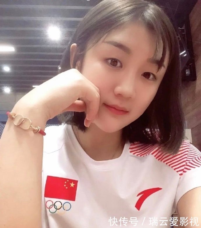 奥运会|国乒小魔王人气暴涨,隔离期出镜率超高,陈梦获父亲新赠定制项链
