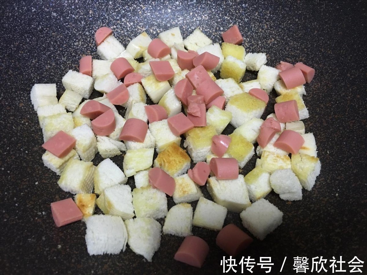 黑芝麻|吃剩的馒头别扔,搭配蛋液,做出好吃的馒头蛋饼,早餐好选择