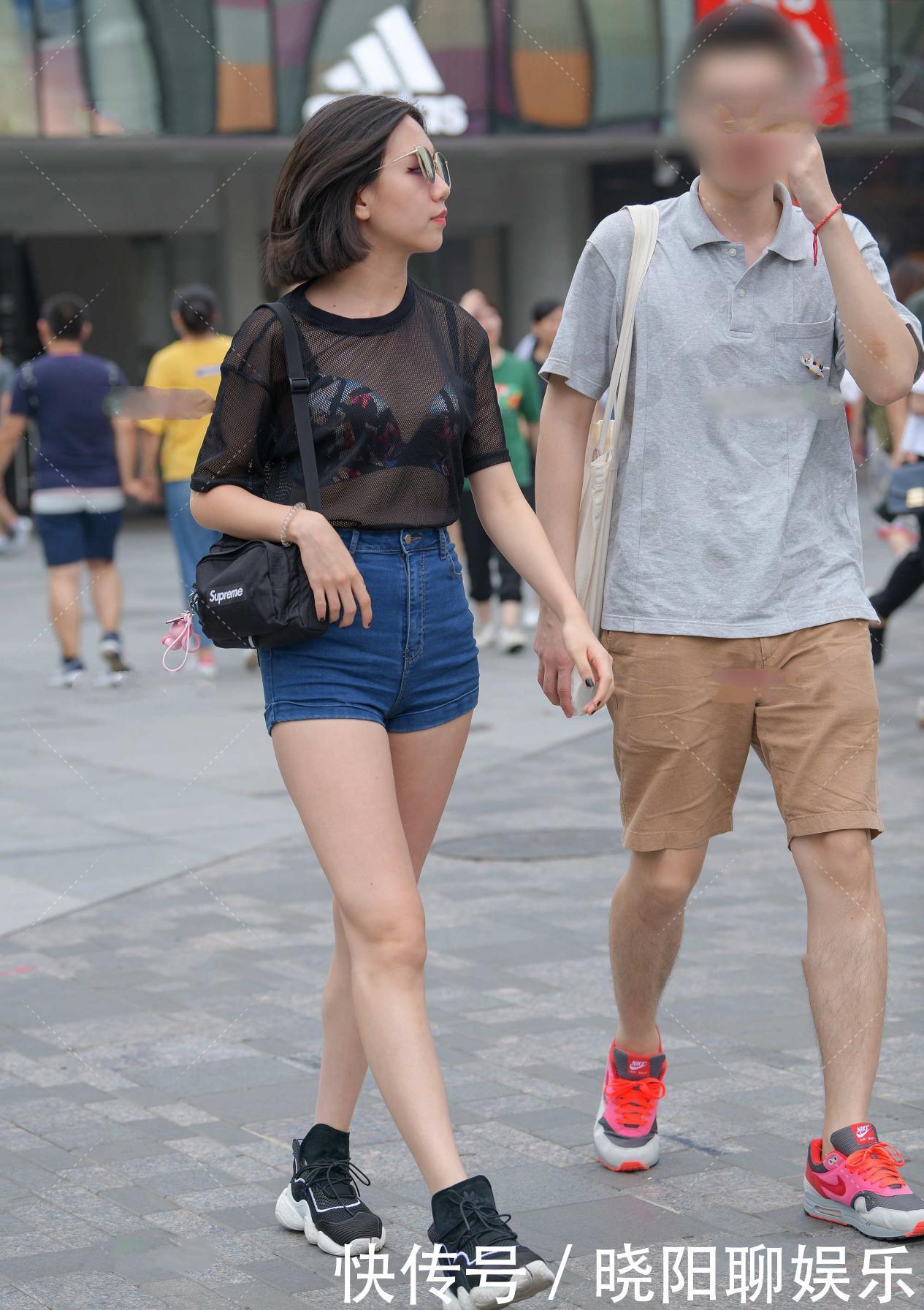 黑色网纱上衣，洋气时髦穿搭，经典百搭