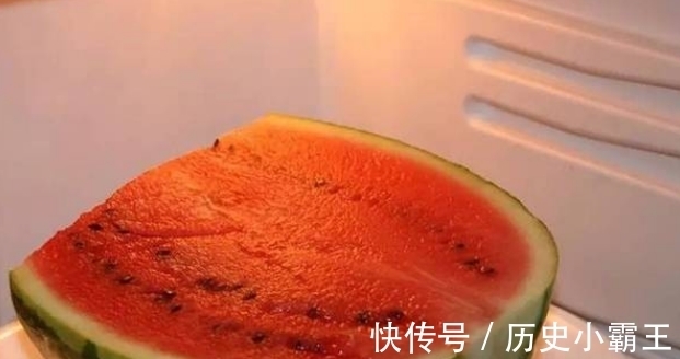 果糖|隔夜西瓜能吃吗?包保鲜膜冷藏会不会坏?别吃错了,不然自己受罪