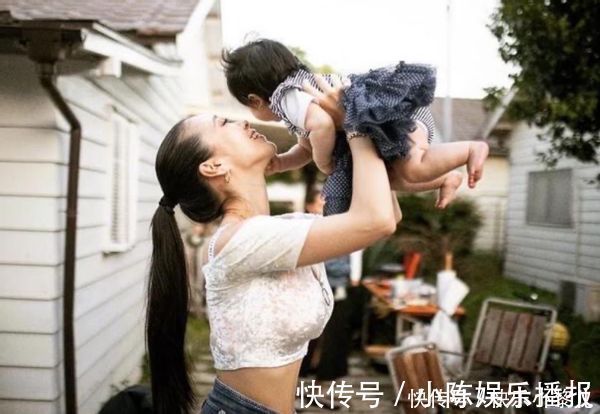 日本|“日本辣妈”火了,身材迷人看不出生过孩子,网友:说少女我都信