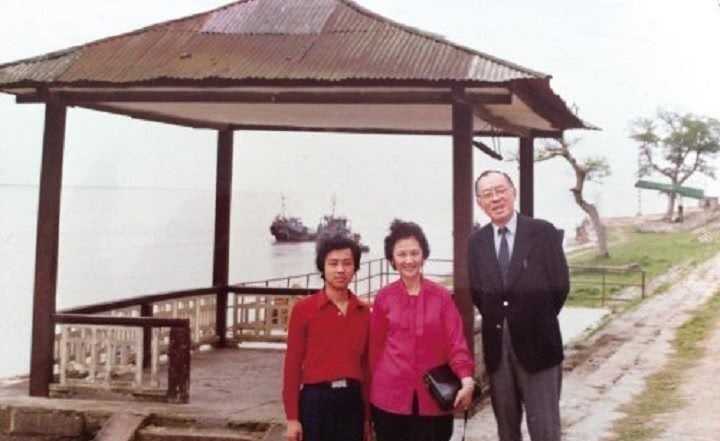 徐志摩唯一存世的儿子:平时通过书本了解父亲,看报才知父亲逝世