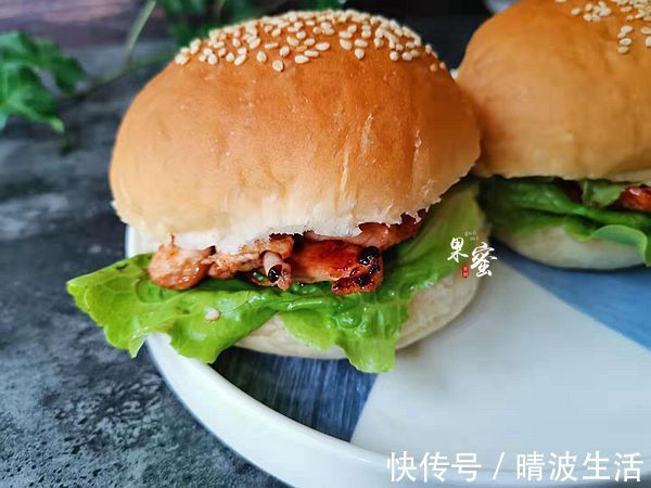 一家三口的假日早餐，15分钟备好上桌了，简单味美，孩子也喜欢