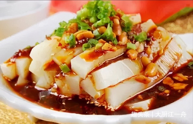 做凉粉时,只用淀粉和水就能做,详细步骤教给你,Q弹爽滑不断裂